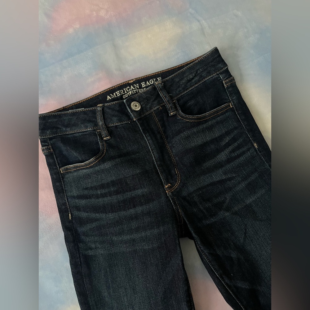AMERICAN EAGLE | DARK WASH HIGH RISE JEANS - 6 SHORT (AE)